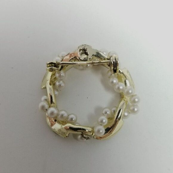 Vintage Gold Tone Faux Pearl and Rhinestone Wreath Circle Shape Brooch, Retro - Picture 3 of 6